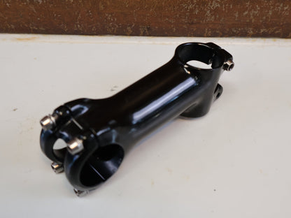 Vorbau von Specialized, SPECIALIZED ROVAL ALPINIST VORBAU / 90 MM / +/-12° FLIPFLOP / TITANSCHRAUBEN vor USEDBIKES-OB.DE Hintergrund