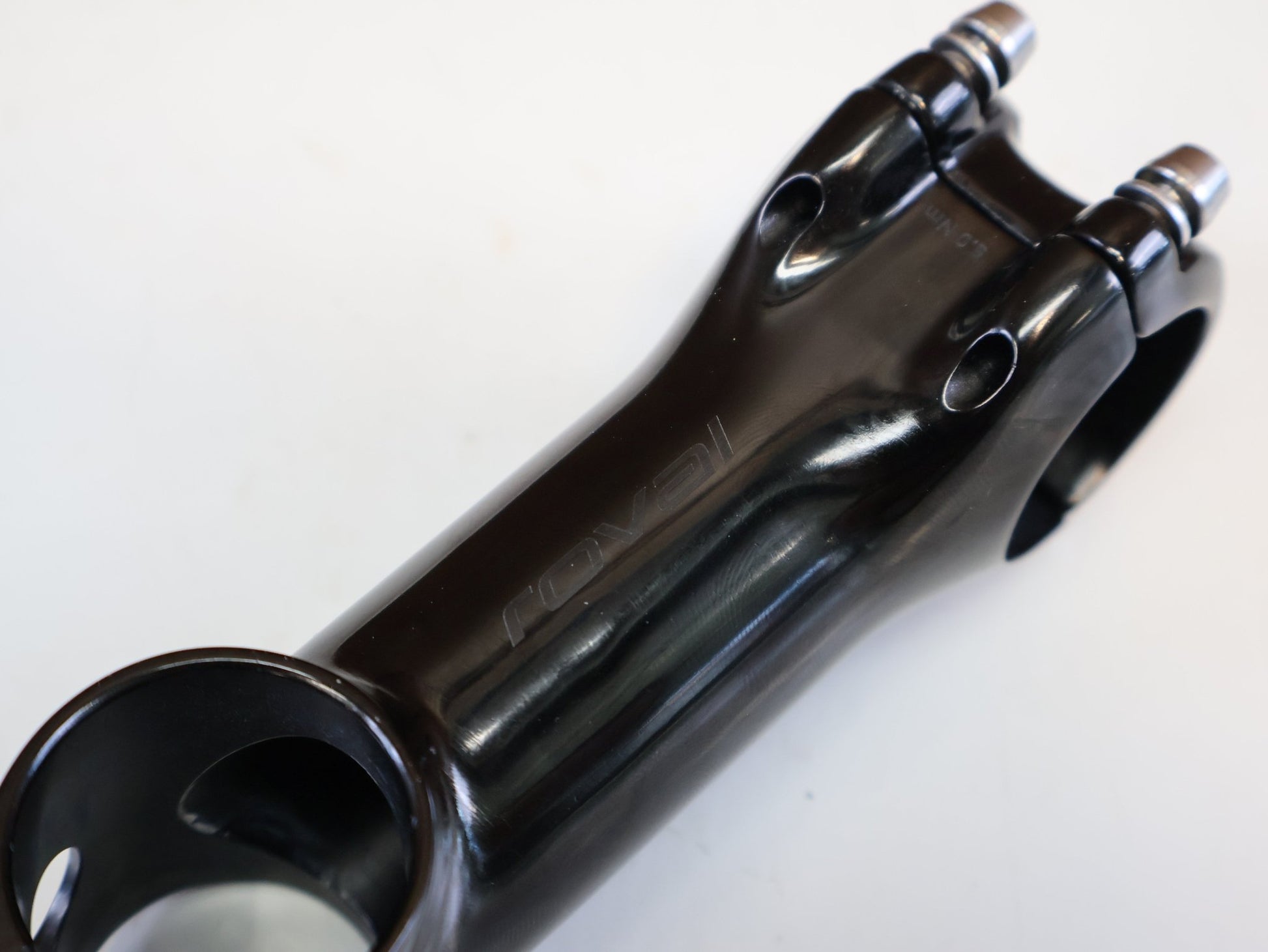 Vorbau von Specialized, SPECIALIZED ROVAL ALPINIST VORBAU / 90 MM / +/-12° FLIPFLOP / TITANSCHRAUBEN vor USEDBIKES-OB.DE Hintergrund