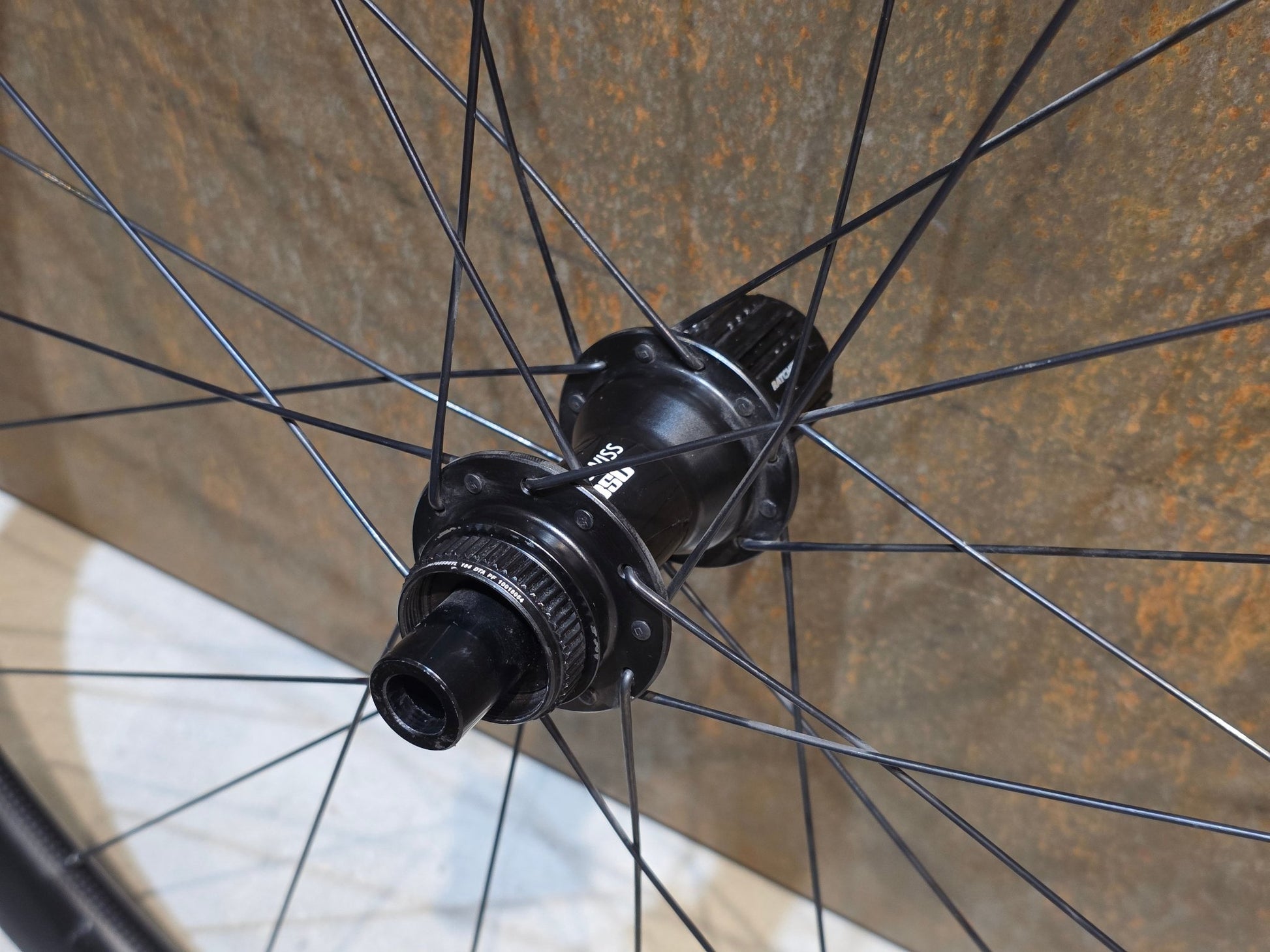 Laufrad/Laufradsatz von Specialized, SPECIALIZED ROVAL RAPIDE C38 LAUFRADSATZ DISC vor USEDBIKES - OB.DE Hintergrund