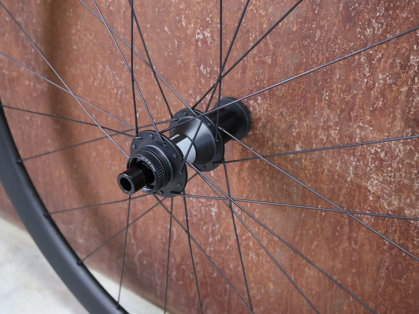 Laufrad/Laufradsatz von Specialized, SPECIALIZED ROVAL RAPIDE C38 LAUFRADSATZ DISC vor USEDBIKES - OB.DE Hintergrund