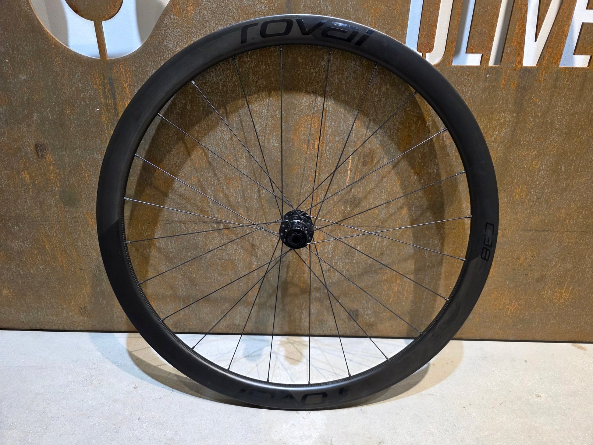 Laufrad/Laufradsatz von Specialized, SPECIALIZED ROVAL RAPIDE C38 LAUFRADSATZ DISC vor USEDBIKES - OB.DE Hintergrund