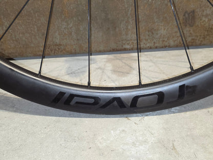 Laufrad/Laufradsatz von Specialized, SPECIALIZED ROVAL RAPIDE C38 LAUFRADSATZ DISC vor USEDBIKES - OB.DE Hintergrund