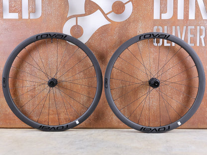 Laufrad/Laufradsatz von Specialized, SPECIALIZED ROVAL RAPIDE C38 LAUFRADSATZ DISC vor USEDBIKES - OB.DE Hintergrund