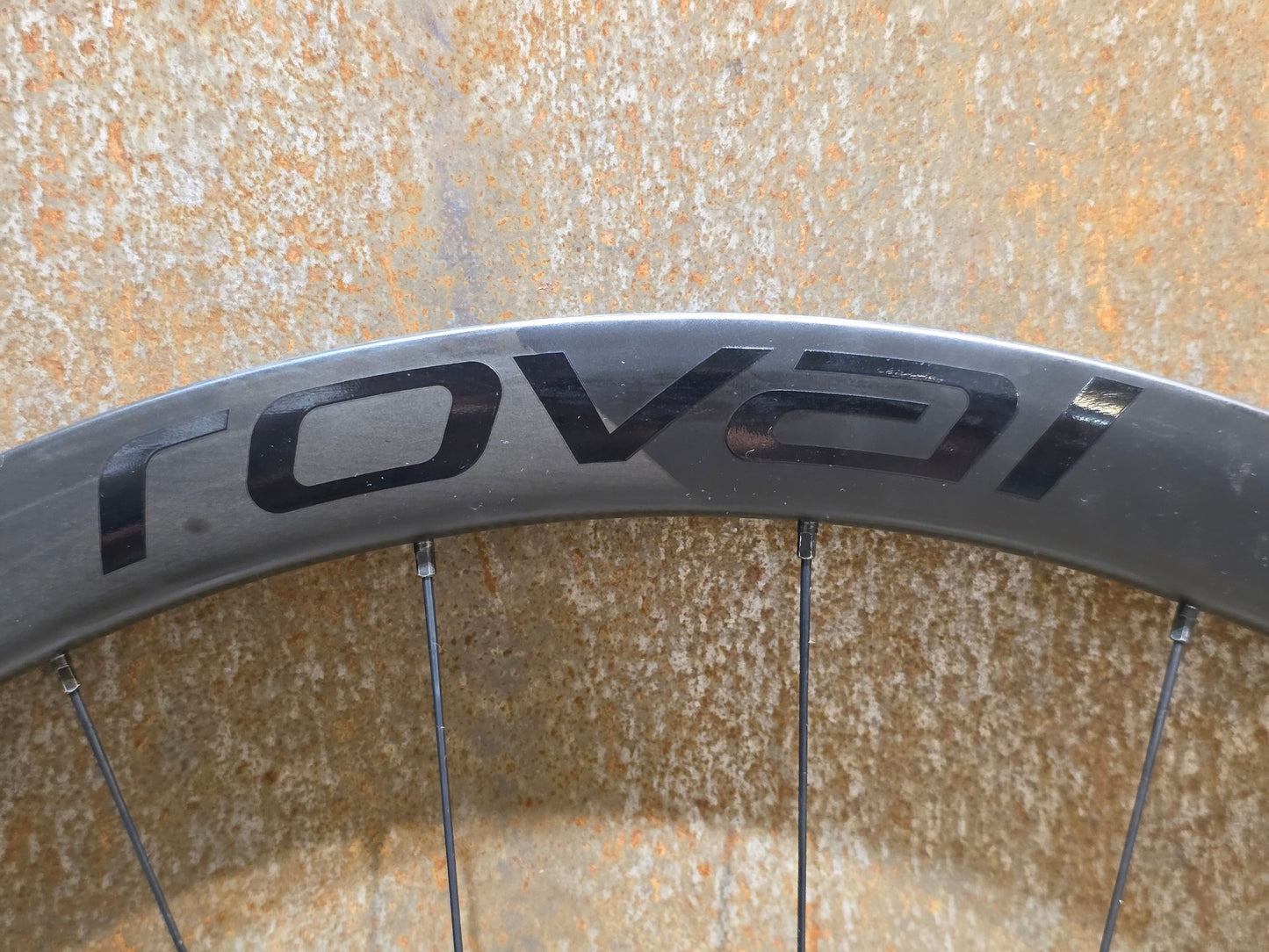 Laufrad/Laufradsatz von Specialized, SPECIALIZED ROVAL RAPIDE C38 LAUFRADSATZ DISC vor USEDBIKES - OB.DE Hintergrund