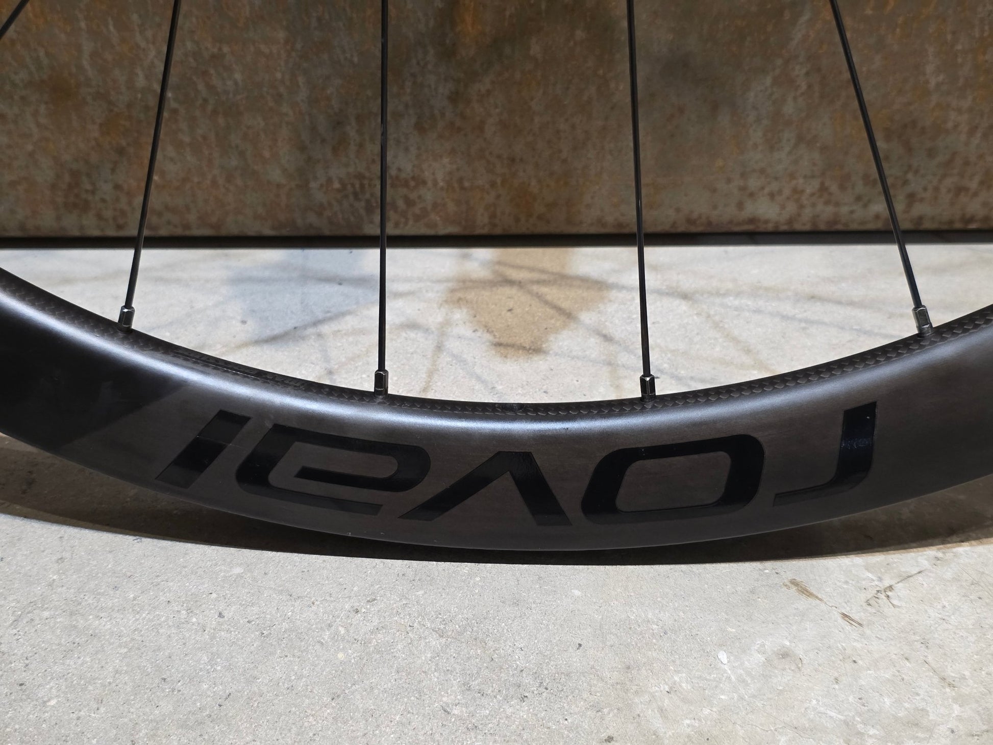 Laufrad/Laufradsatz von Specialized, SPECIALIZED ROVAL RAPIDE C38 LAUFRADSATZ DISC vor USEDBIKES - OB.DE Hintergrund