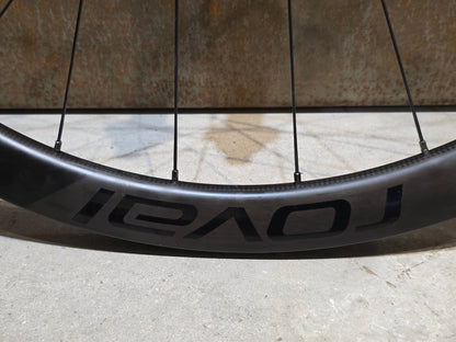 Laufrad/Laufradsatz von Specialized, SPECIALIZED ROVAL RAPIDE C38 LAUFRADSATZ DISC vor USEDBIKES - OB.DE Hintergrund