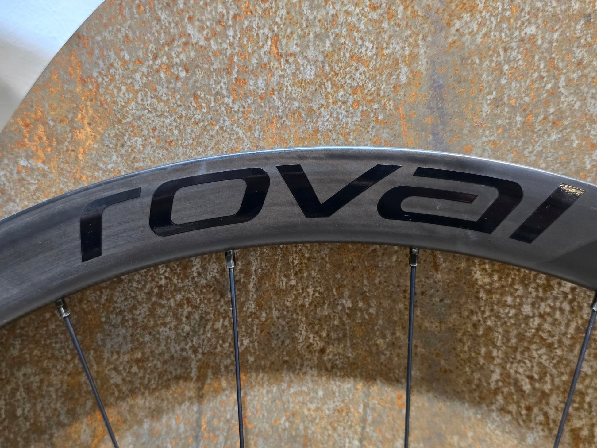 Laufrad/Laufradsatz von Specialized, SPECIALIZED ROVAL RAPIDE C38 LAUFRADSATZ DISC vor USEDBIKES - OB.DE Hintergrund