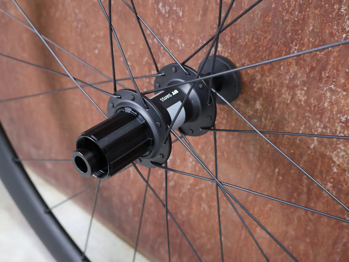 Laufrad/Laufradsatz von Specialized, SPECIALIZED ROVAL RAPIDE C38 LAUFRADSATZ DISC vor USEDBIKES - OB.DE Hintergrund