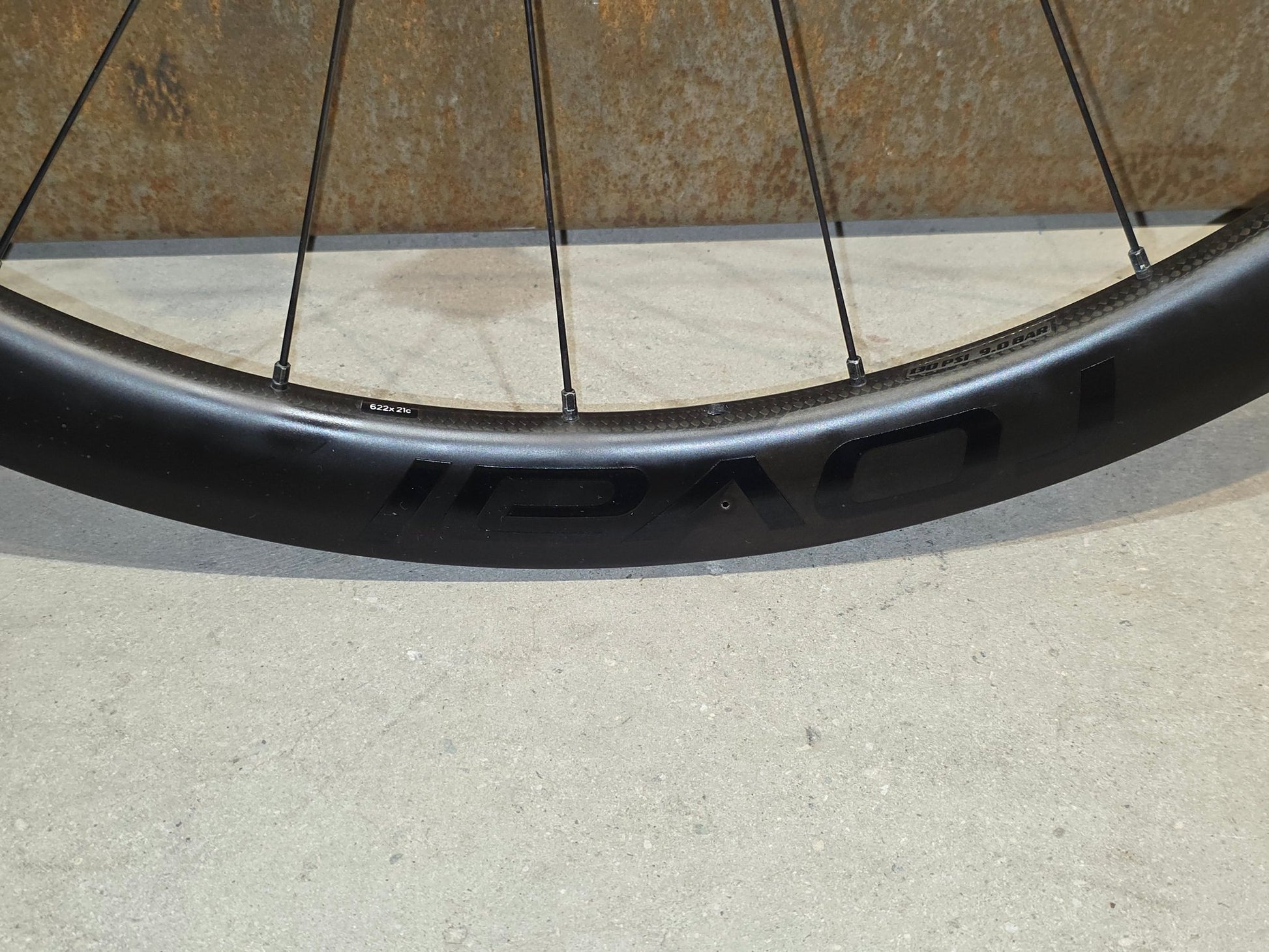 Laufrad/Laufradsatz von Specialized, SPECIALIZED ROVAL RAPIDE C38 LAUFRADSATZ DISC vor USEDBIKES - OB.DE Hintergrund