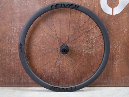 Laufrad/Laufradsatz von Specialized, SPECIALIZED ROVAL RAPIDE C38 LAUFRADSATZ DISC vor USEDBIKES - OB.DE Hintergrund