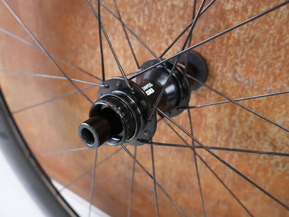 Laufrad/Laufradsatz von Specialized, SPECIALIZED ROVAL RAPIDE CL CARBON LAUFRADSATZ / AERO PROFIL / SCHWARZ / XDR vor USEDBIKES-OB.DE Hintergrund