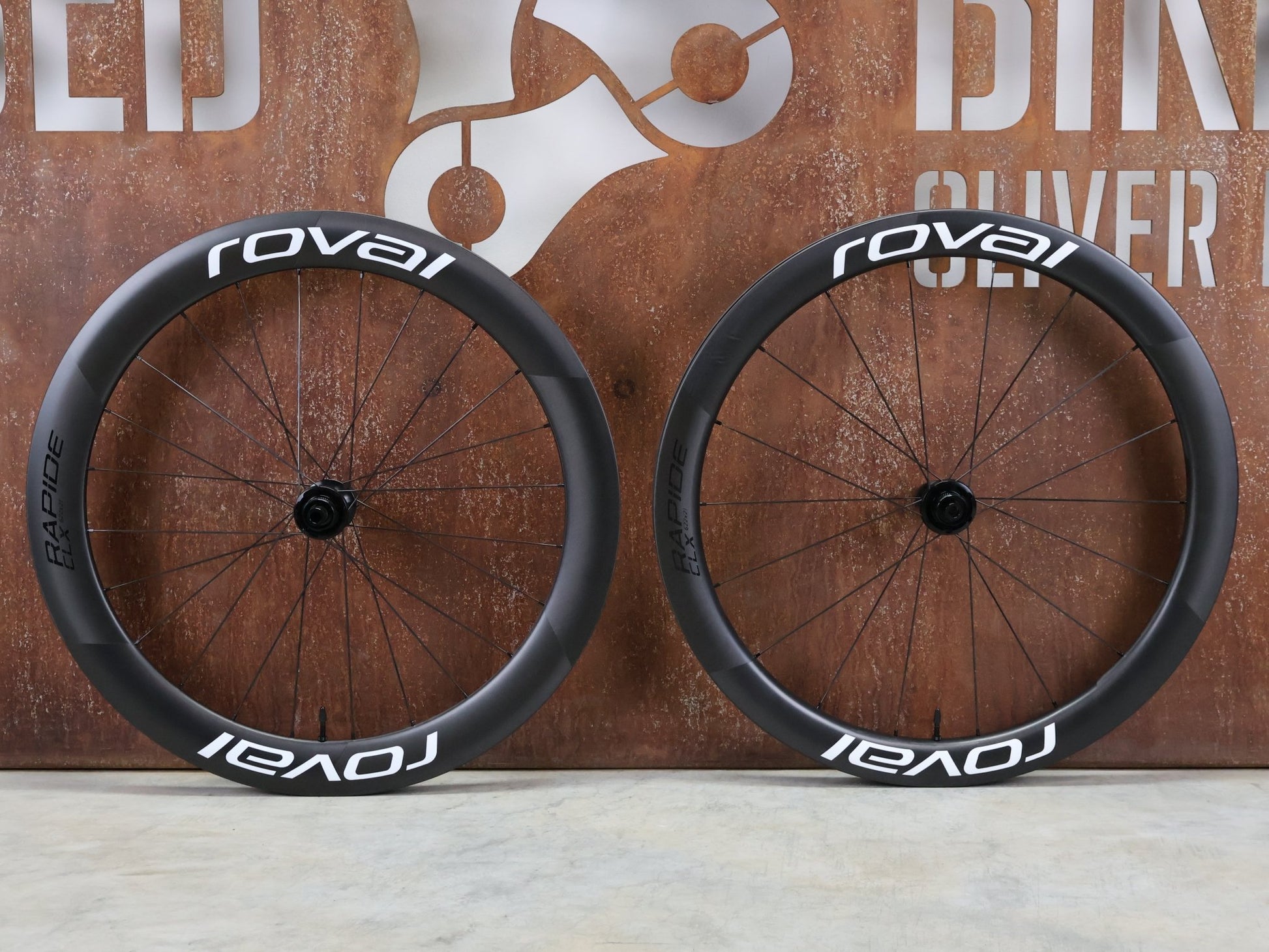 Laufrad/Laufradsatz von Specialized, SPECIALIZED ROVAL RAPIDE CLX II LAUFRADSATZ DISC vor USEDBIKES - OB.DE Hintergrund