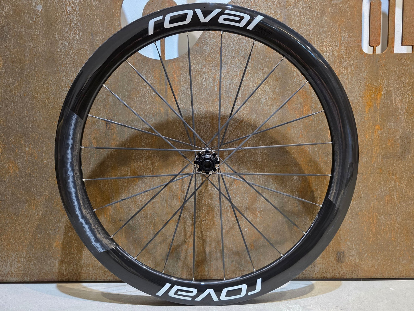 Laufrad/Laufradsatz von Specialized, SPECIALIZED ROVAL RAPIDE CLX III CARBON LAUFRADSATZ vor USEDBIKES - OB.DE Hintergrund