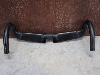 Lenker von Specialized, SPECIALIZED S - WORKS AEROFLY II CARBON LENKER / 420MM vor USEDBIKES - OB.DE Hintergrund