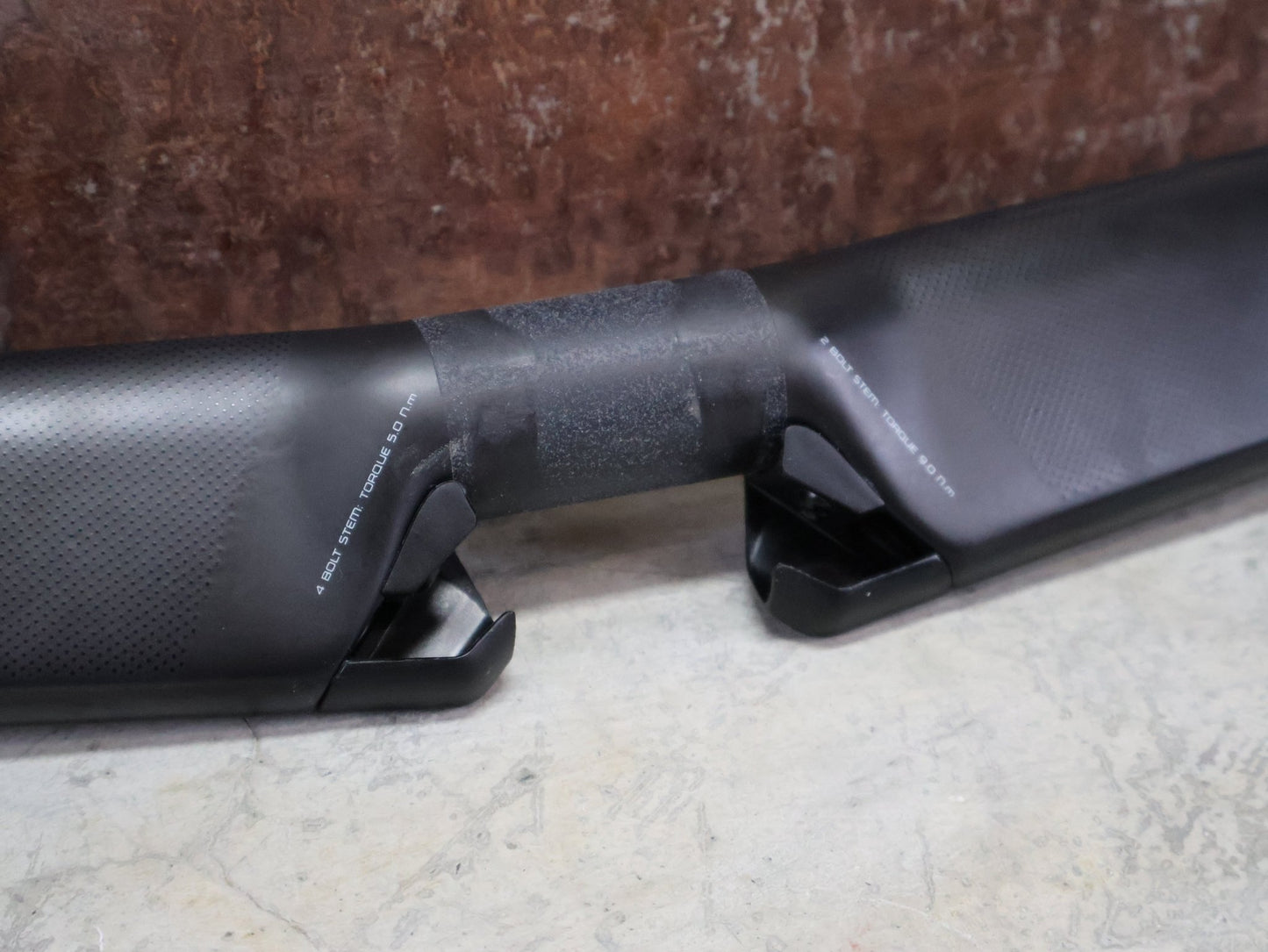 Lenker von Specialized, SPECIALIZED S - WORKS AEROFLY II CARBON LENKER / 420MM vor USEDBIKES - OB.DE Hintergrund