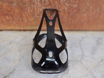 Trinkflaschen und Halter von Specialized, SPECIALIZED – S - WORKS CARBON RIB CAGE III / FLASCHENHALTER / CARBON–GLOSS BLACK vor USEDBIKES - OB.DE Hintergrund