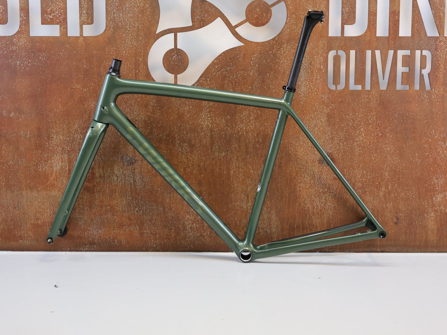 Gravel-/Cyclocrossrahmen von Specialized, SPECIALIZED S-WORKS CRUX CARBON GRAVEL RAHMENSET / DISC / UDH / 56CM vor USEDBIKES-OB.DE Hintergrund