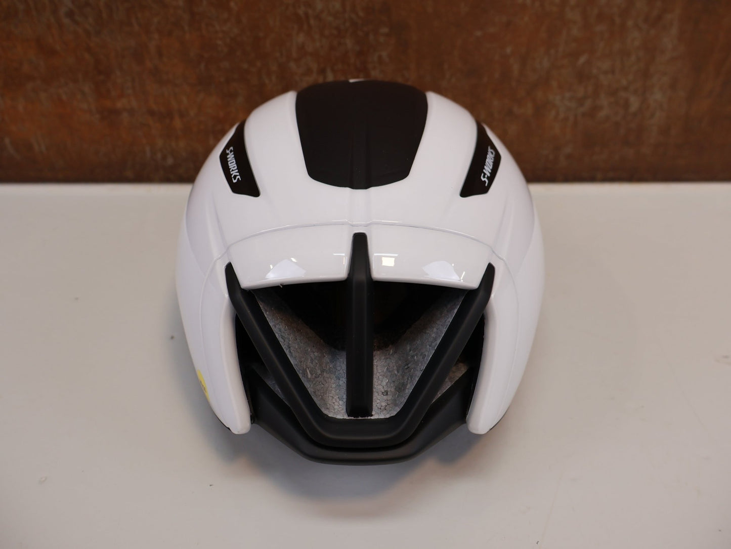 Helme von Specialized, SPECIALIZED S-WORKS EVADE 3 AERO RENNRADHELM / WEISS / MIPS AIR NODE vor USEDBIKES-OB.DE Hintergrund