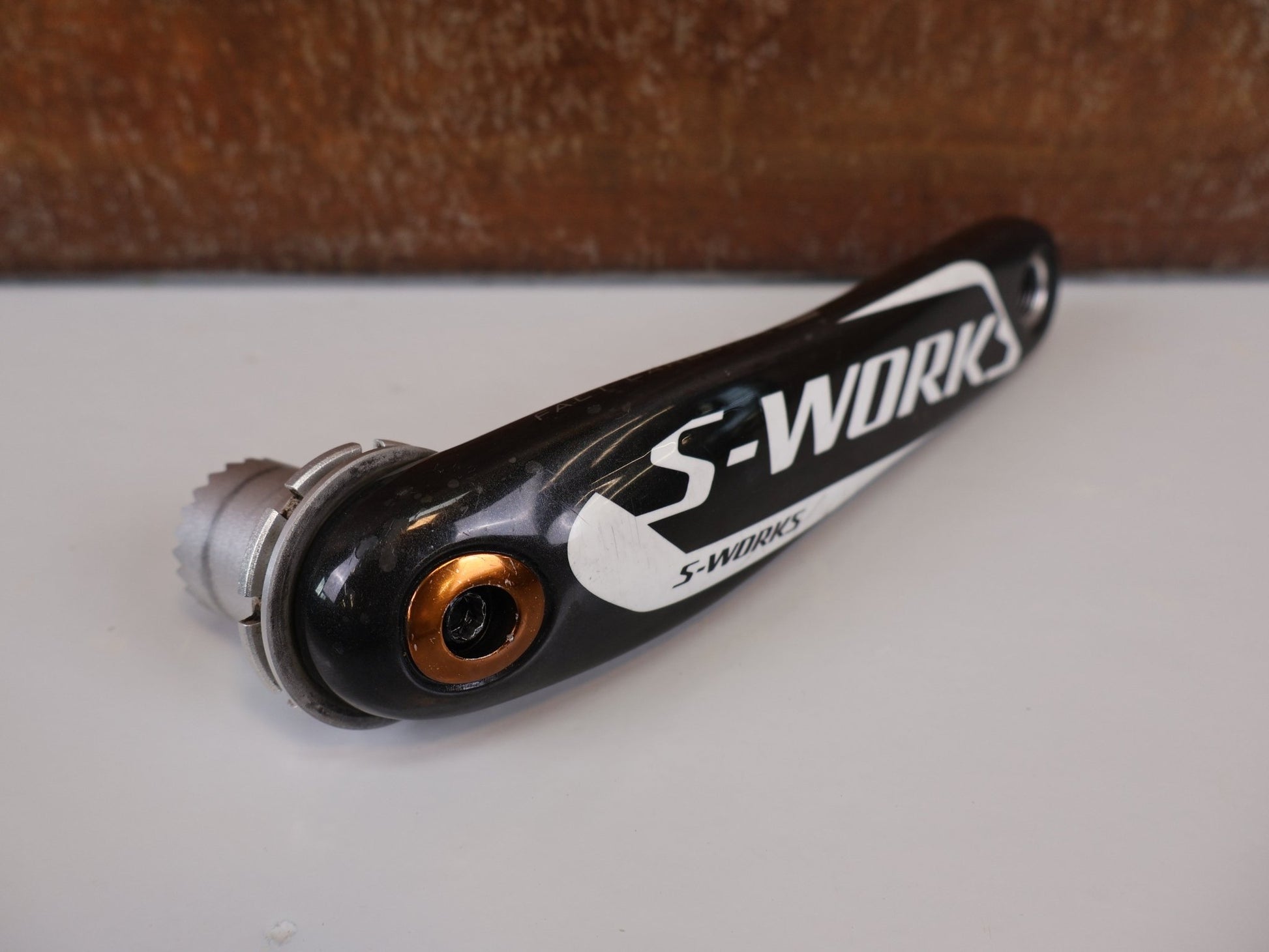 Kurbel von Specilaized, SPECIALIZED S - WORKS FACT CARBON KURBELARME 175 MM – 338 G / OSBB PF30 BB30 vor USEDBIKES - OB.DE Hintergrund