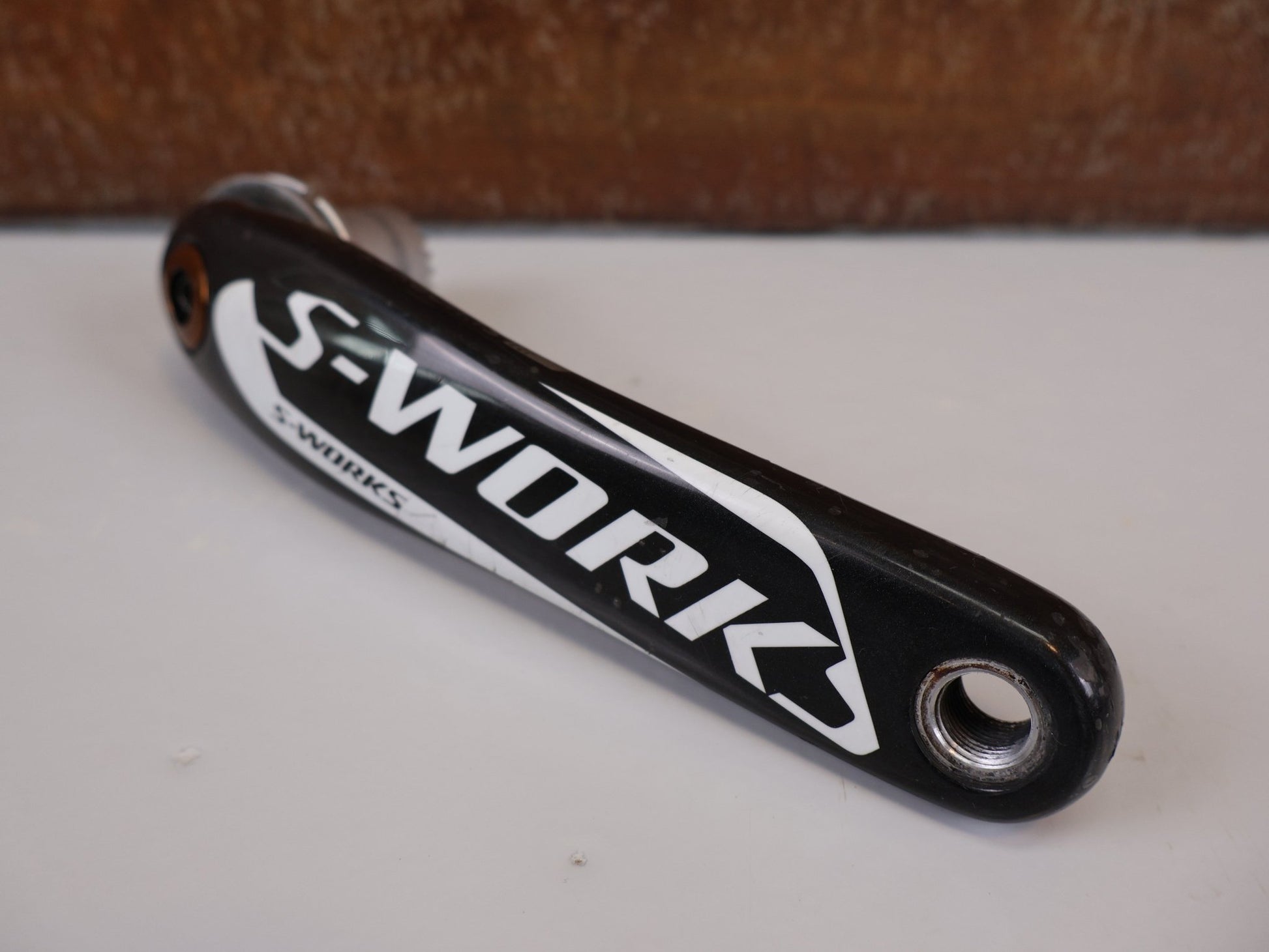 Kurbel von Specilaized, SPECIALIZED S - WORKS FACT CARBON KURBELARME 175 MM – 338 G / OSBB PF30 BB30 vor USEDBIKES - OB.DE Hintergrund