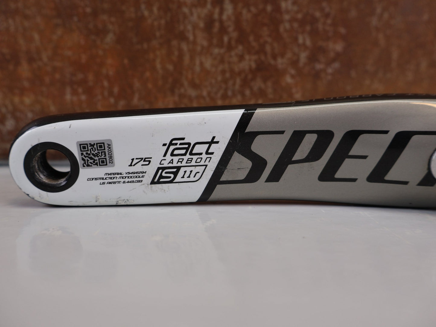Kurbel von Specilaized, SPECIALIZED S - WORKS FACT CARBON KURBELARME 175 MM – 338 G / OSBB PF30 BB30 vor USEDBIKES - OB.DE Hintergrund