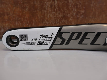 Kurbel von Specilaized, SPECIALIZED S - WORKS FACT CARBON KURBELARME 175 MM – 338 G / OSBB PF30 BB30 vor USEDBIKES - OB.DE Hintergrund