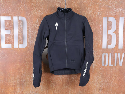 Langarm Trikot - BOH von Specialized, SPECIALIZED S - WORKS INSULATED SOFTSHELL JACKET / WINTERJACKE vor USEDBIKES - OB.DE Hintergrund