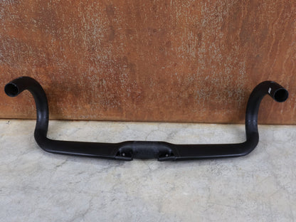 Lenker von Specialized, SPECIALIZED S - WORKS RAPIDE CARBON LENKER / AERO / 420MM / 222G / 31,8MM vor USEDBIKES - OB.DE Hintergrund