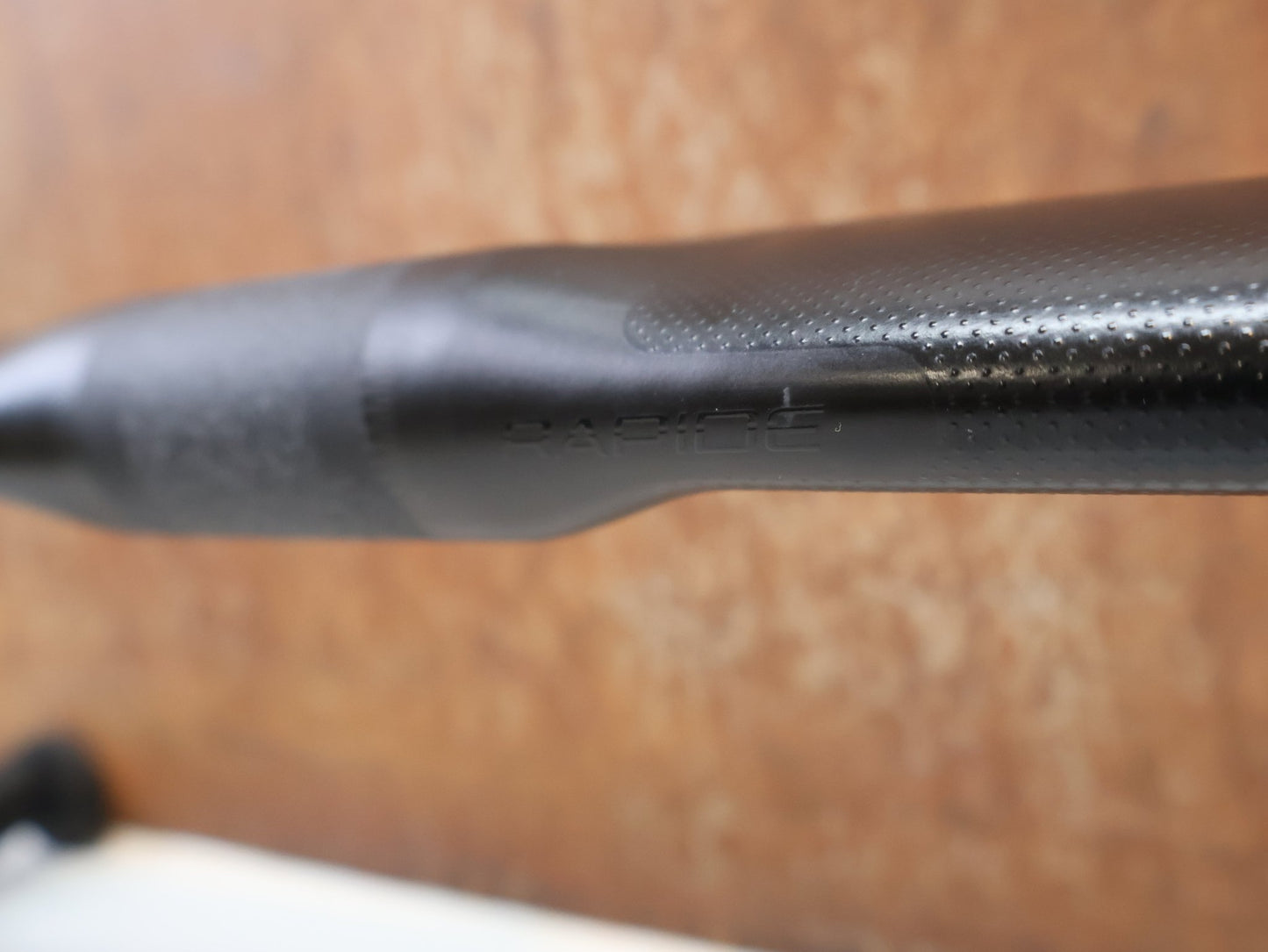 Lenker von Specialized, SPECIALIZED S - WORKS RAPIDE CARBON LENKER / AERO / 440MM / 235G / 31,8MM vor USEDBIKES - OB.DE Hintergrund