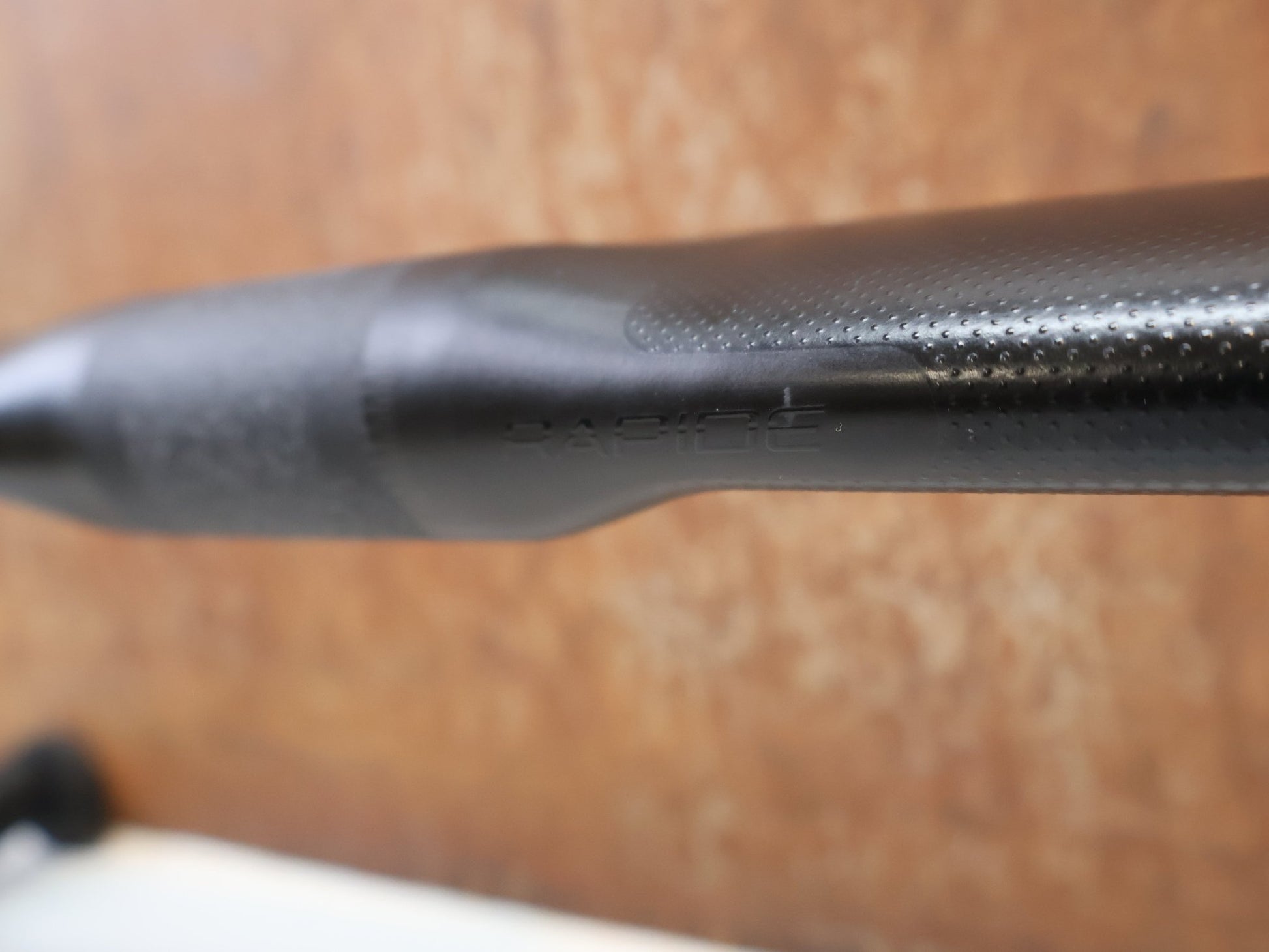 Lenker von Specialized, SPECIALIZED S - WORKS RAPIDE CARBON LENKER / AERO / 440MM / 235G / 31,8MM vor USEDBIKES - OB.DE Hintergrund