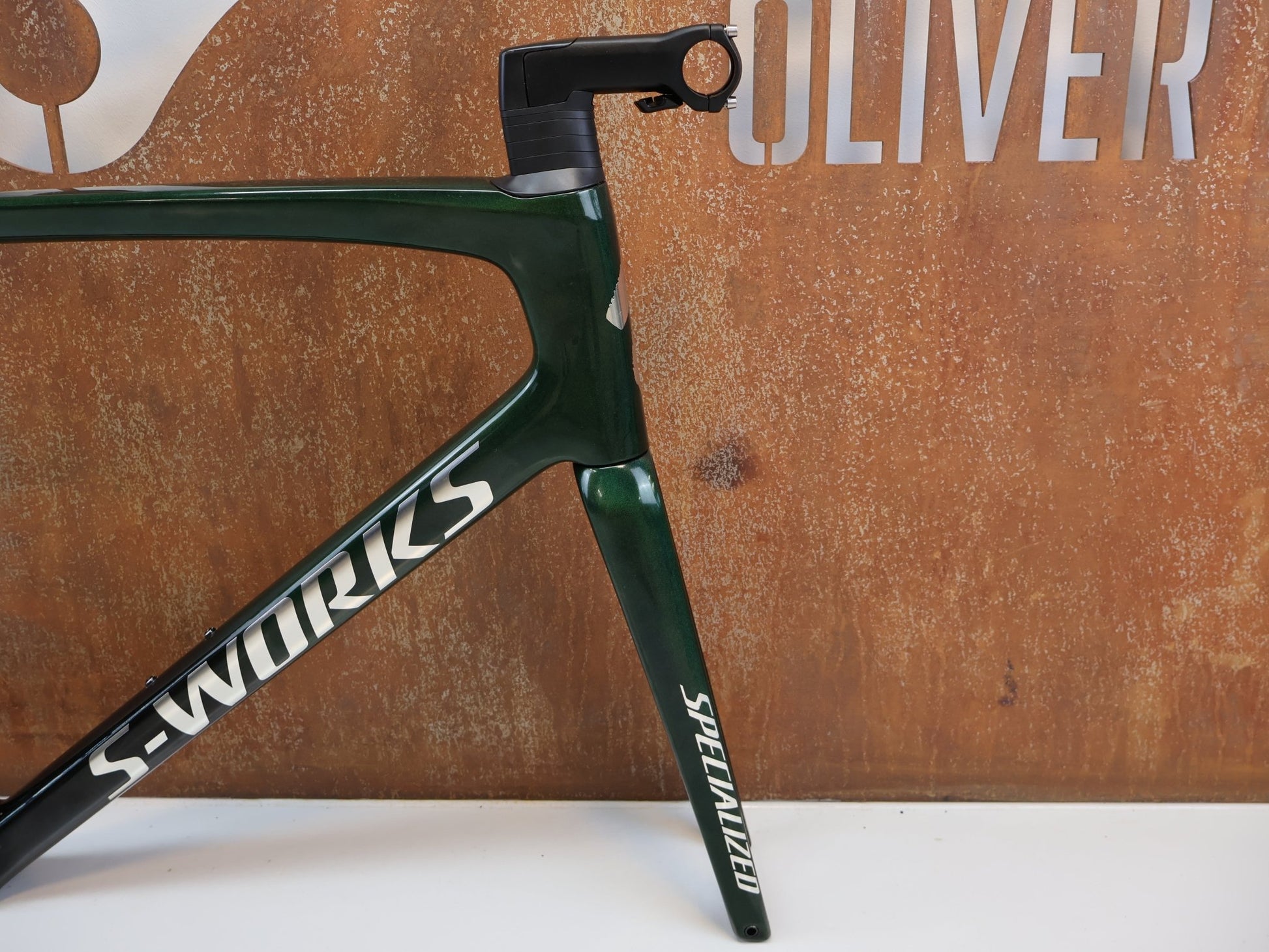 Rennradrahmen von Specialized, SPECIALIZED S - WORKS TARMAC SL7 FRAMESET / MY21 / GRÖSSE 58 / GREEN TINT FADE vor USEDBIKES - OB.DE Hintergrund