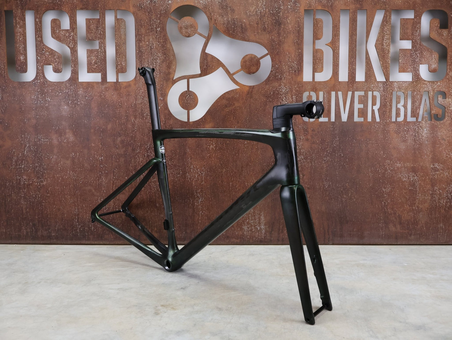 Rennradrahmen von Specialized, SPECIALIZED S - WORKS TARMAC SL7 RAHMENSET / DISC / 56CM vor USEDBIKES - OB.DE Hintergrund