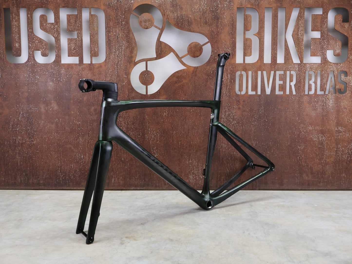 Rennradrahmen von Specialized, SPECIALIZED S - WORKS TARMAC SL7 RAHMENSET / DISC / 56CM vor USEDBIKES - OB.DE Hintergrund