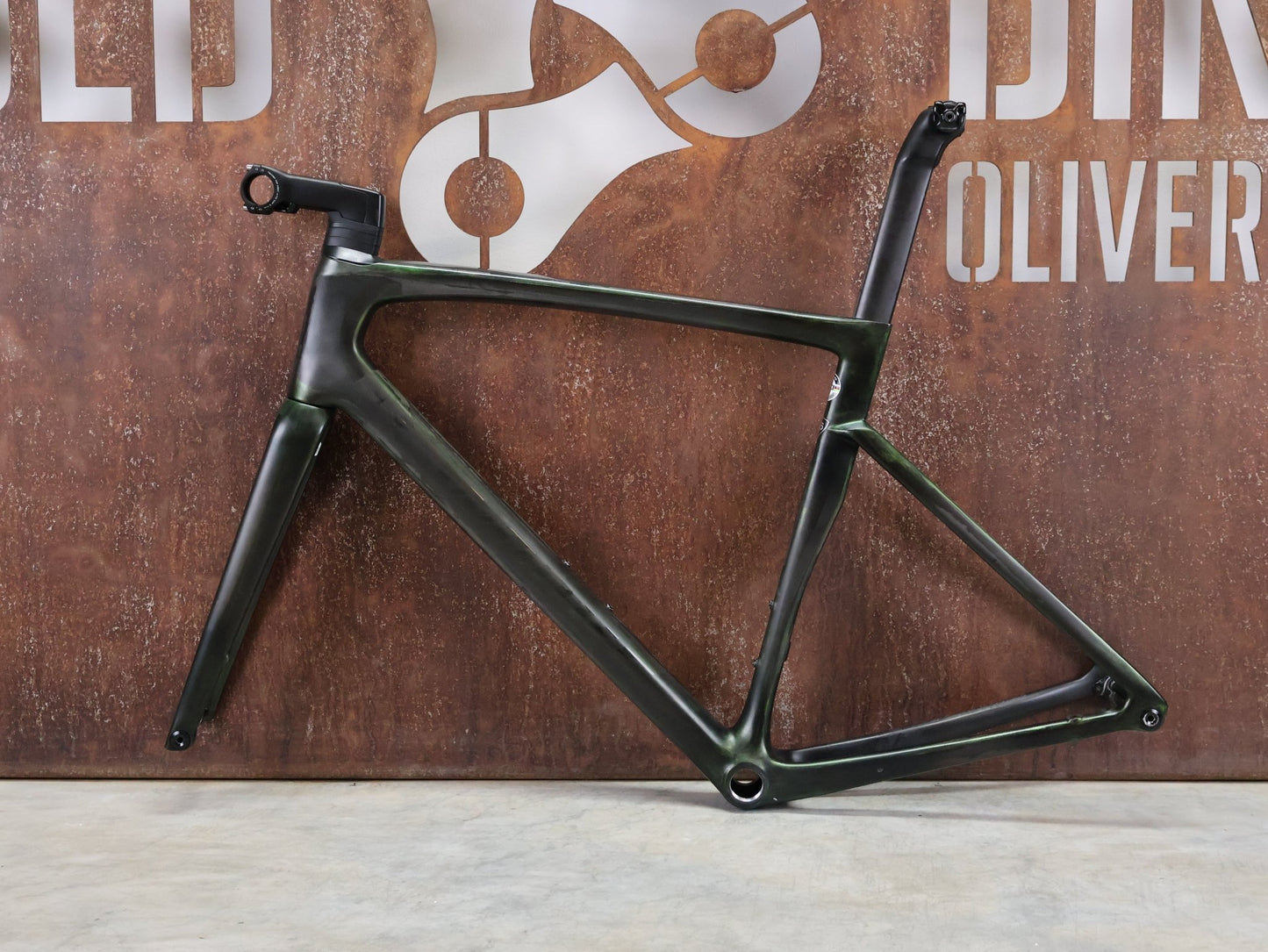 Rennradrahmen von Specialized, SPECIALIZED S - WORKS TARMAC SL7 RAHMENSET / DISC / 56CM vor USEDBIKES - OB.DE Hintergrund