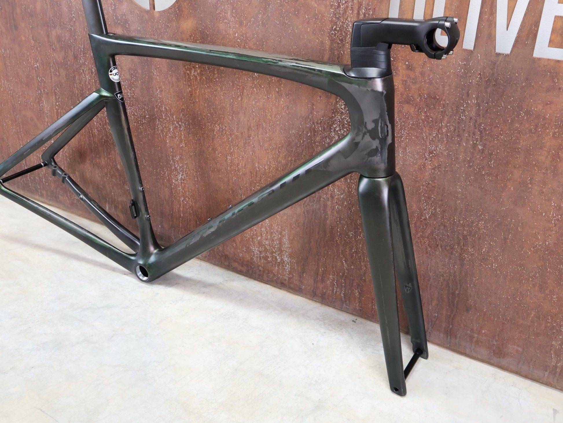 Rennradrahmen von Specialized, SPECIALIZED S - WORKS TARMAC SL7 RAHMENSET / DISC / 56CM vor USEDBIKES - OB.DE Hintergrund