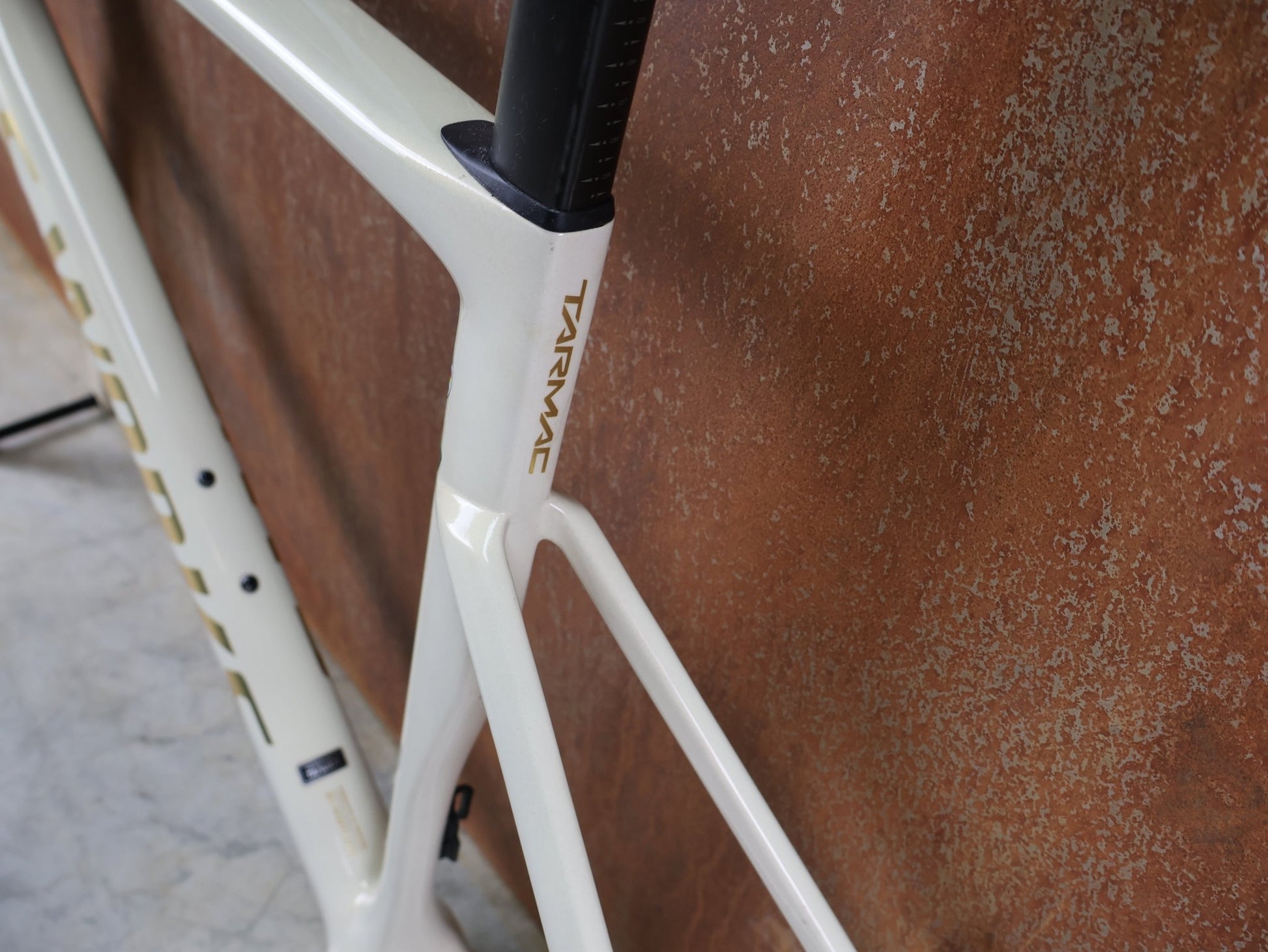 Rennradrahmen von Specialized, SPECIALIZED S - WORKS TARMAC SL7 RAHMENSET / FACT 12R CARBON – MY2022 – 58CM vor USEDBIKES - OB.DE Hintergrund