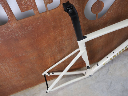 Rennradrahmen von Specialized, SPECIALIZED S - WORKS TARMAC SL7 RAHMENSET / FACT 12R CARBON – MY2022 – 58CM vor USEDBIKES - OB.DE Hintergrund