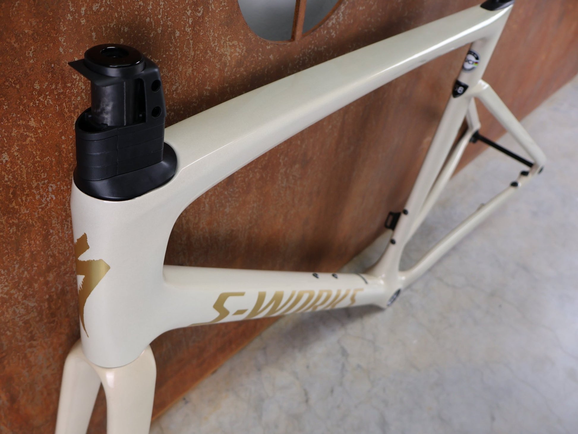 Rennradrahmen von Specialized, SPECIALIZED S - WORKS TARMAC SL7 RAHMENSET / FACT 12R CARBON – MY2022 – 58CM vor USEDBIKES - OB.DE Hintergrund