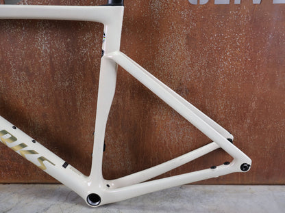 Rennradrahmen von Specialized, SPECIALIZED S - WORKS TARMAC SL7 RAHMENSET / FACT 12R CARBON – MY2022 – 58CM vor USEDBIKES - OB.DE Hintergrund