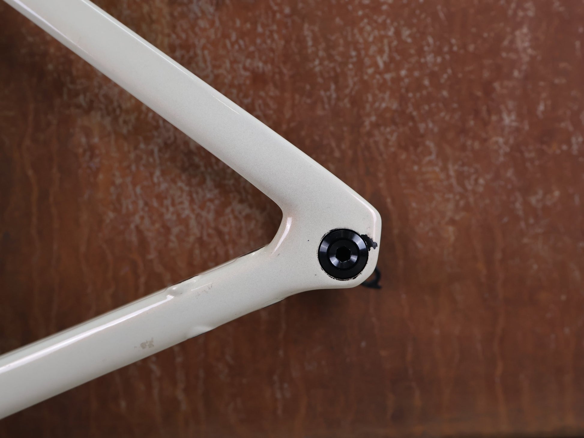 Rennradrahmen von Specialized, SPECIALIZED S - WORKS TARMAC SL7 RAHMENSET / FACT 12R CARBON – MY2022 – 58CM vor USEDBIKES - OB.DE Hintergrund