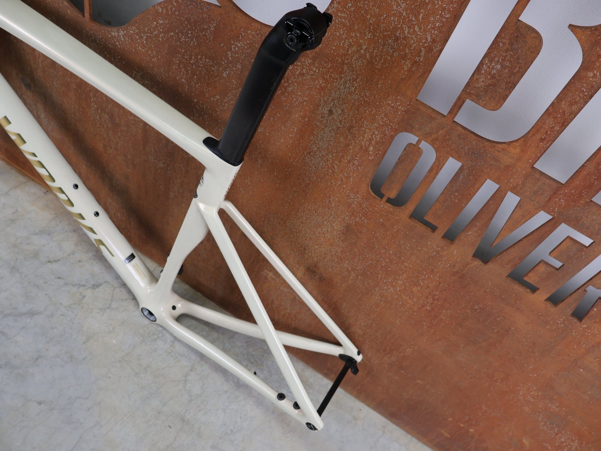 Rennradrahmen von Specialized, SPECIALIZED S - WORKS TARMAC SL7 RAHMENSET / FACT 12R CARBON – MY2022 – 58CM vor USEDBIKES - OB.DE Hintergrund