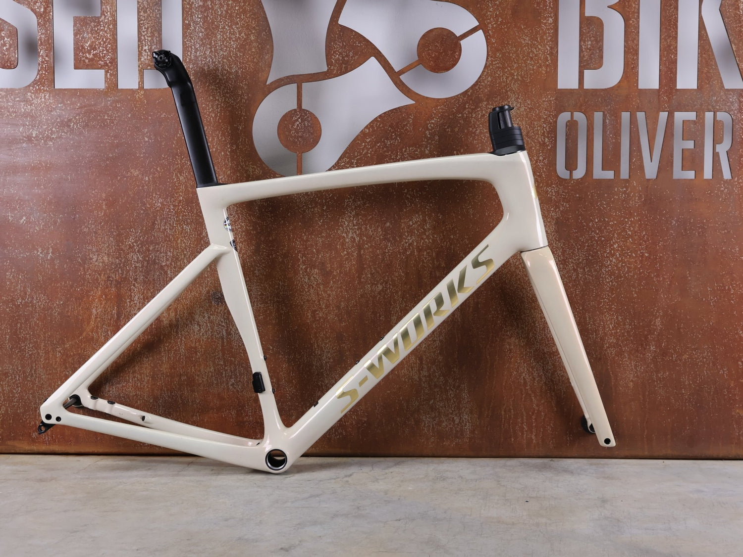 Rennradrahmen von Specialized, SPECIALIZED S - WORKS TARMAC SL7 RAHMENSET / FACT 12R CARBON – MY2022 – 58CM vor USEDBIKES - OB.DE Hintergrund