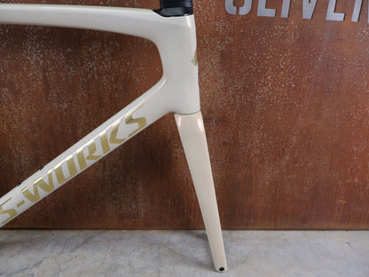 Rennradrahmen von Specialized, SPECIALIZED S - WORKS TARMAC SL7 RAHMENSET / FACT 12R CARBON – MY2022 – 58CM vor USEDBIKES - OB.DE Hintergrund