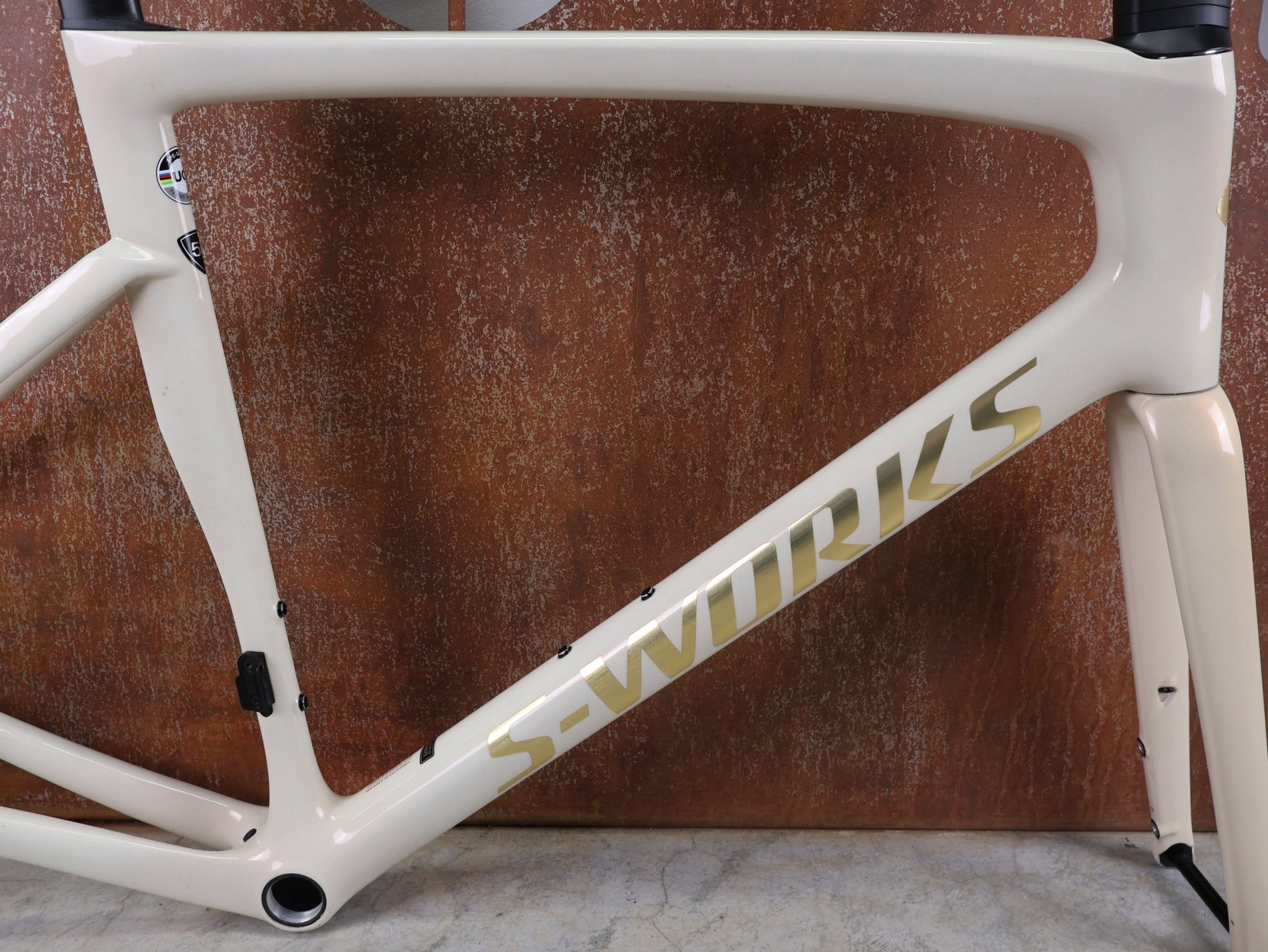 Rennradrahmen von Specialized, SPECIALIZED S - WORKS TARMAC SL7 RAHMENSET / FACT 12R CARBON – MY2022 – 58CM vor USEDBIKES - OB.DE Hintergrund