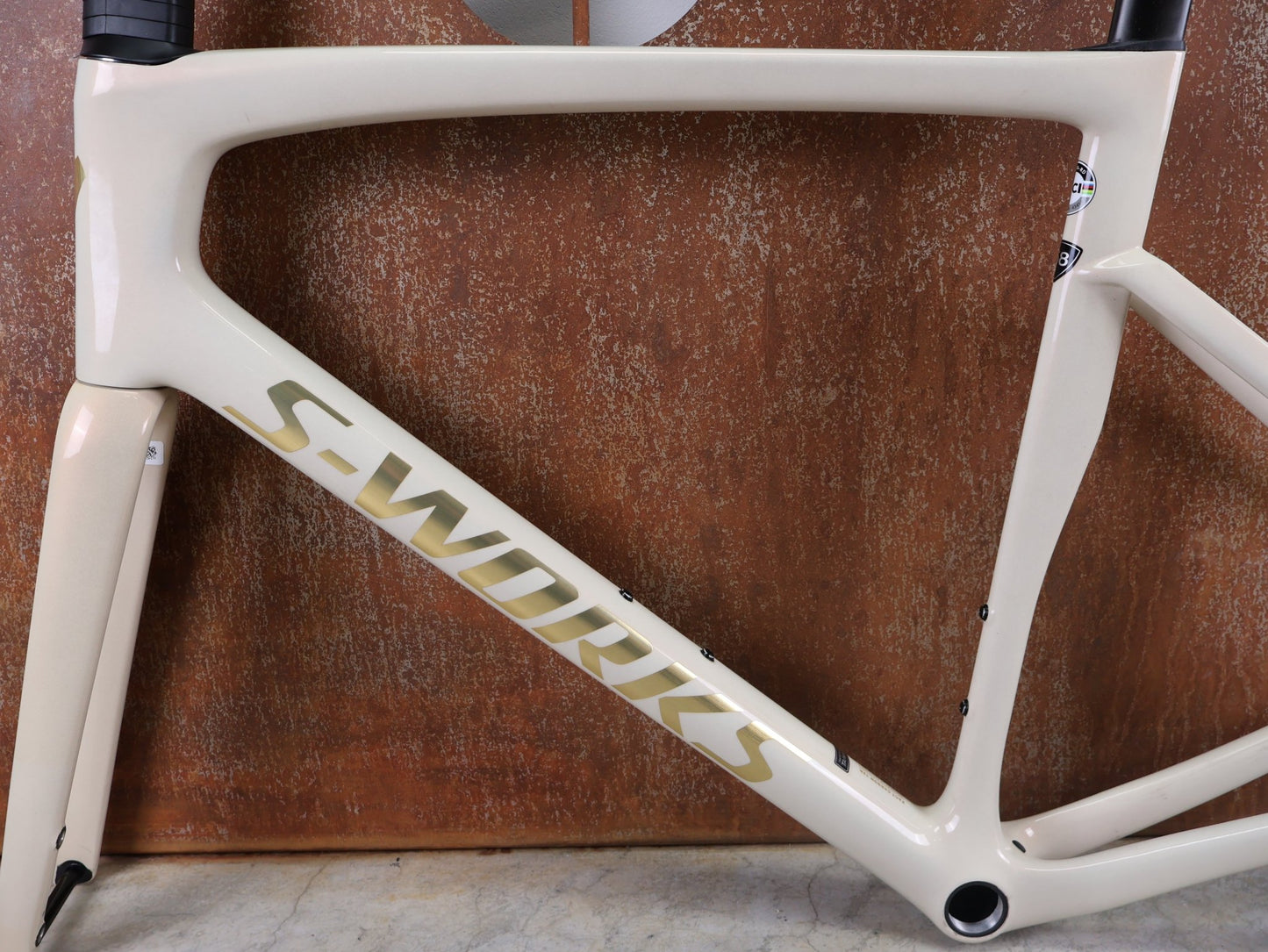 Rennradrahmen von Specialized, SPECIALIZED S - WORKS TARMAC SL7 RAHMENSET / FACT 12R CARBON – MY2022 – 58CM vor USEDBIKES - OB.DE Hintergrund