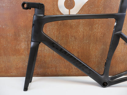 Rennradrahmen von Specialized, SPECIALIZED S - WORKS VENGE FRAMESET / MY20 / GRÖSSE 58 / SATIN CARBON / BASTLERWARE vor USEDBIKES - OB.DE Hintergrund