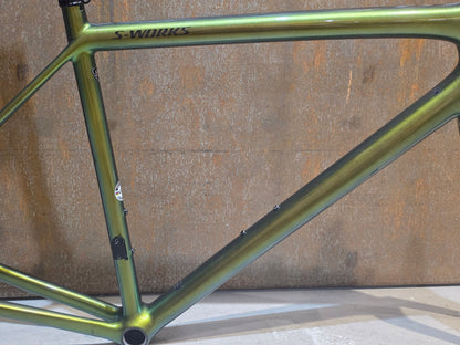 Rennradrahmen von Specialized, SPECIALIZED SWORKS AETHOS RAHMENSET / DISC / 56CM vor USEDBIKES - OB.DE Hintergrund