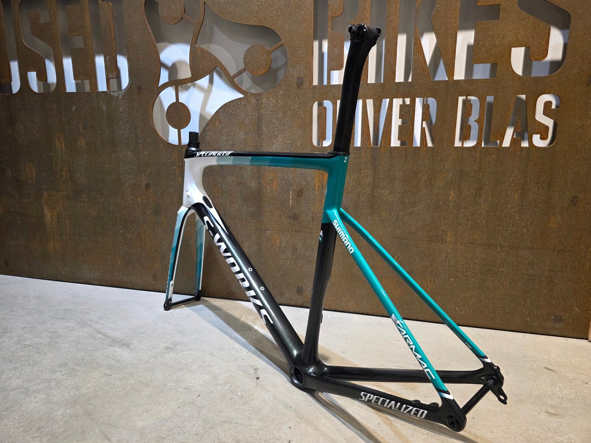 Rennradrahmen von Specialized, SPECIALIZED SWORKS TARMAC DISC RAHMENSET BORA HANSGROHE / 58CM vor USEDBIKES - OB.DE Hintergrund