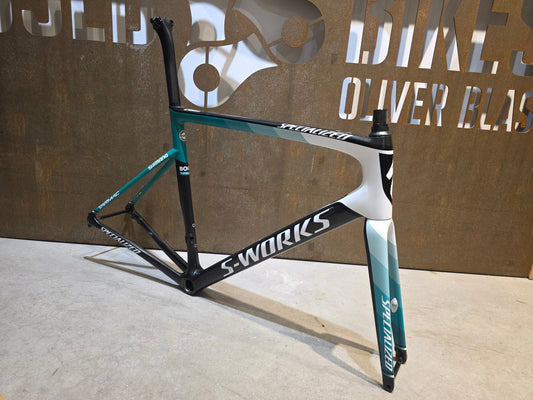 Rennradrahmen von Specialized, SPECIALIZED SWORKS TARMAC DISC RAHMENSET BORA HANSGROHE / 58CM vor USEDBIKES - OB.DE Hintergrund