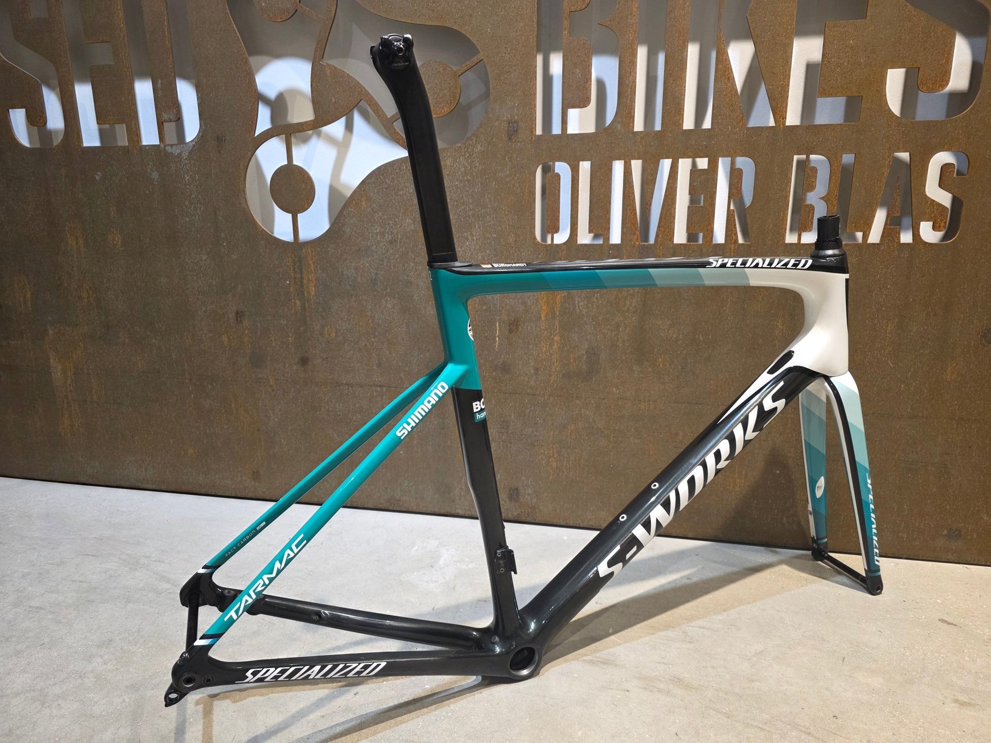 Rennradrahmen von Specialized, SPECIALIZED SWORKS TARMAC DISC RAHMENSET BORA HANSGROHE / 58CM vor USEDBIKES - OB.DE Hintergrund